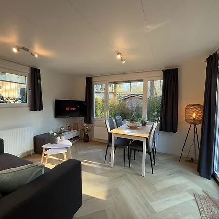 Apartment Veluwe Homes - With Community Swimming Pool, Bar, Restaurant, Bowling And Supermarket Facilities In The Veluwe National Park